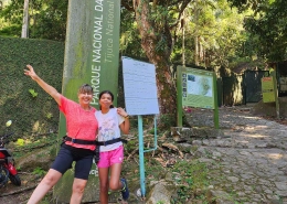 Entrada do Parque Nacional da Tijuca, mas conhecido como Floresta da Tijuca, antes de subirmos a Trilha da Pedra da Gávea.