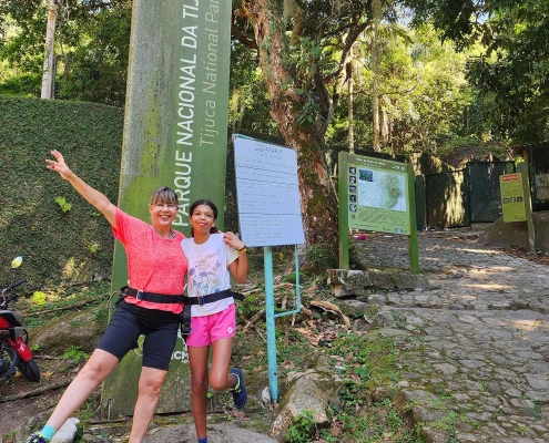 Entrada do Parque Nacional da Tijuca, mas conhecido como Floresta da Tijuca, antes de subirmos a Trilha da Pedra da Gávea.