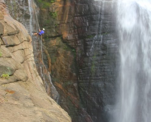 Rapel na Cachoeira Secreta