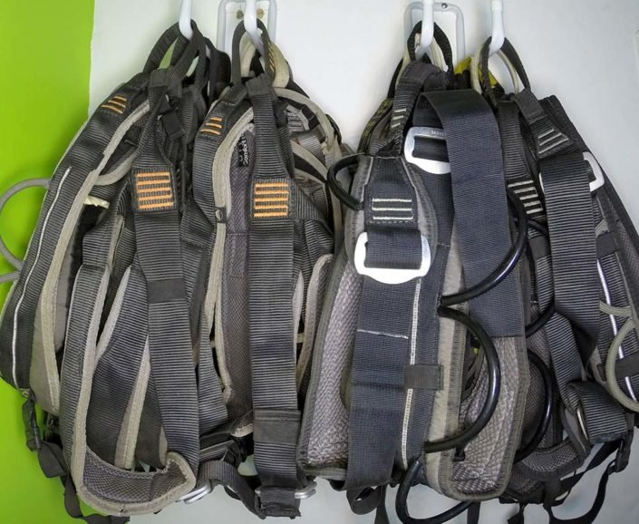 Cadeirinhas acolchoadas de escalada @kmonadventure