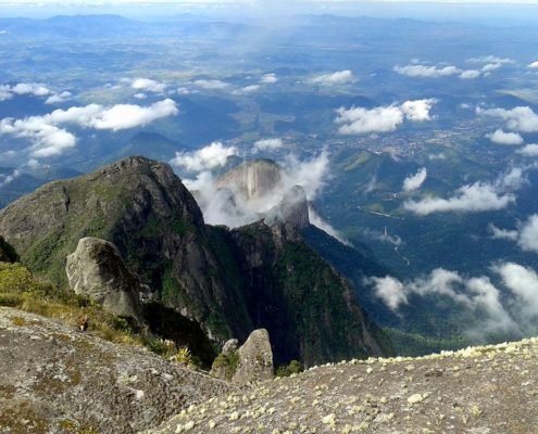 Pedra do Sino e Morro da Cruz parnaso
