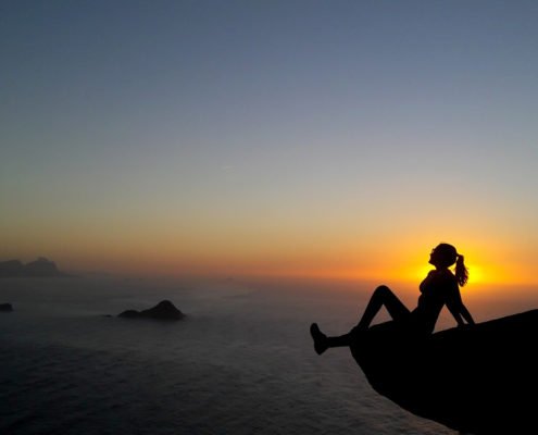 Nascer do sol na Pedra do Telégrafo - RJ @kmonadventure - Guias profissionais no Rio de Janeiro
