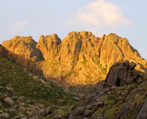 Agulhas Negras - Parque Nacional de Itatiaia Guia Profissional para as Agulhas Negras - PNI