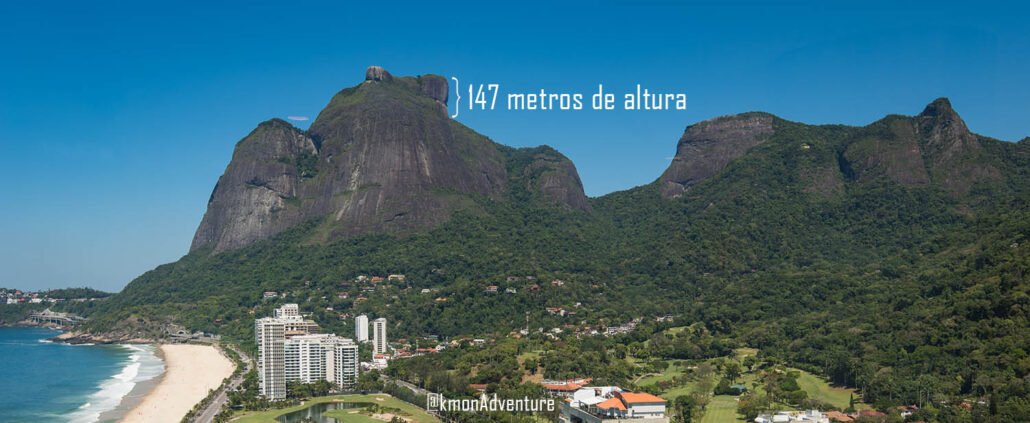 Rapel no Rosto do Imperador - Pedra da Gávea @KmonAdventure - Direito autoral de imagem
