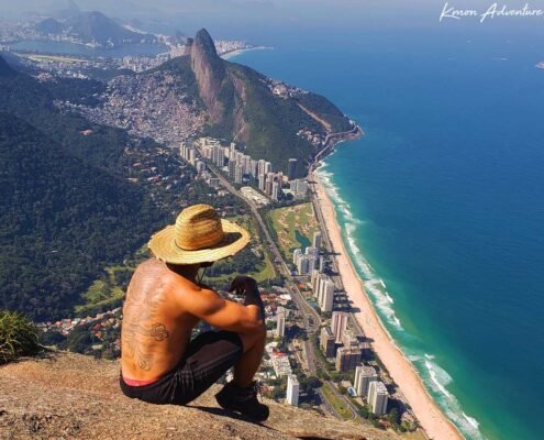 Mesa / topo da Pedra da Gávea @KmonAdventure - Guias profissionais de trilha e escalada
