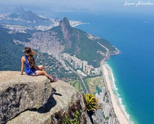 Mesa / topo da Pedra da Gávea @KmonAdventure - Guias profissionais de trilha e escalada