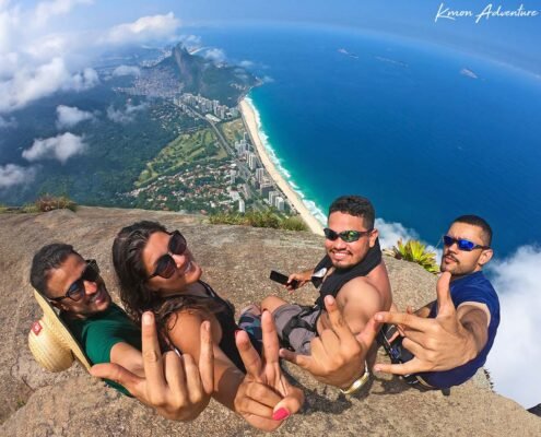 Mesa / topo da Pedra da Gávea @KmonAdventure - Guias profissionais de trilha e escalada
