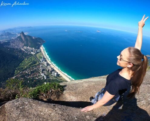 Mesa / topo da Pedra da Gávea @KmonAdventure - Guias profissionais de trilha e escalada