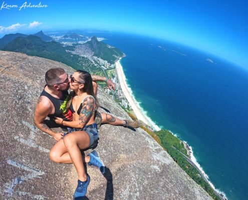Mesa / topo da Pedra da Gávea @KmonAdventure - Guias profissionais de trilha e escalada