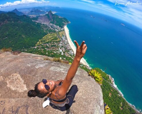 Mesa / topo da Pedra da Gávea @KmonAdventure - Guias profissionais de trilha e escalada