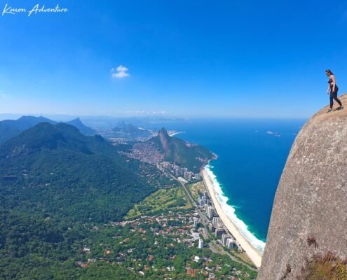 Mesa / topo da Pedra da Gávea @KmonAdventure - Guias profissionais de trilha e escalada