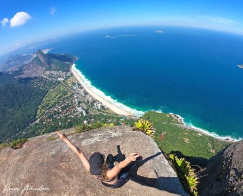 Mesa / topo da Pedra da Gávea @KmonAdventure - Guias profissionais de trilha e escalada