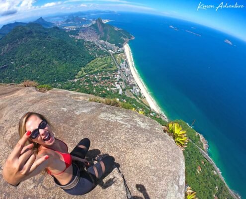 Mesa / topo da Pedra da Gávea @KmonAdventure - Guias profissionais de trilha e escalada