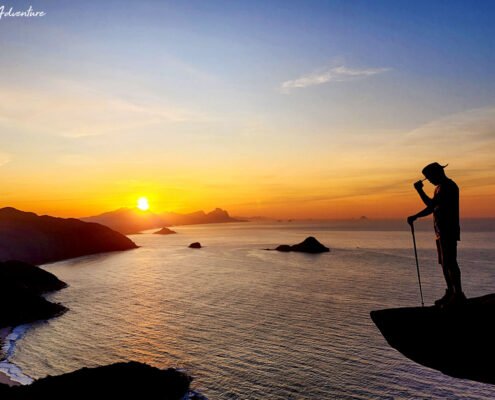 Nascer do sol na Pedra do Telégrafo - RJ @kmonadventure - Guias profissionais no Rio de Janeiro