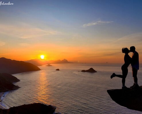 Nascer do sol na Pedra do Telégrafo - RJ @kmonadventure - Guias profissionais no Rio de Janeiro